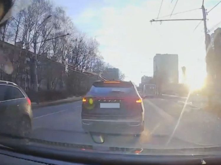 На Касимовском шоссе пожилой водитель едва не стал виновником ДТП