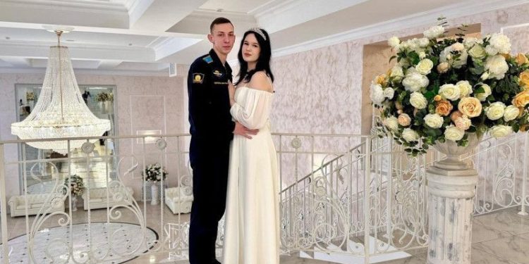 Юные горожане расписались в рязанском ЗАГСе накануне Нового года