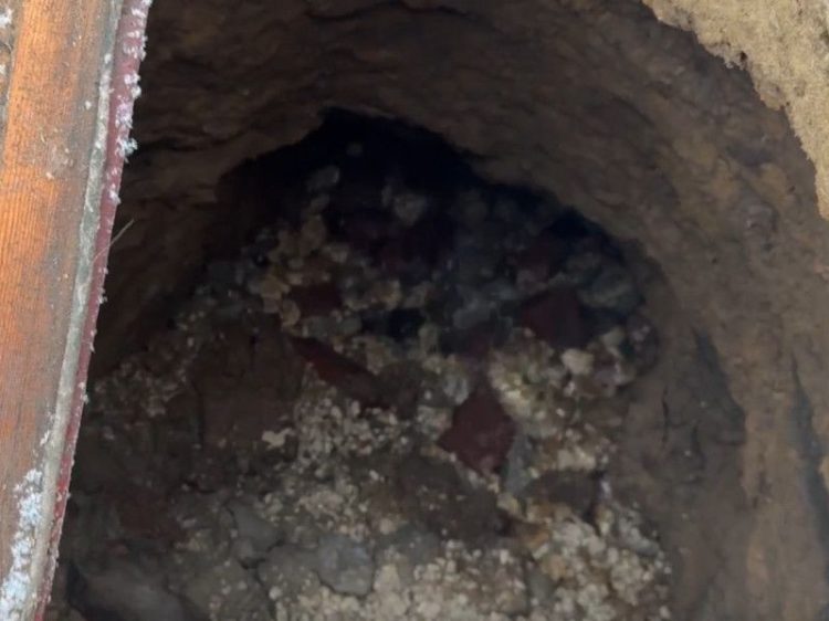 Провал в асфальте на Первомайском проспекте начнут устранят утром 14 января