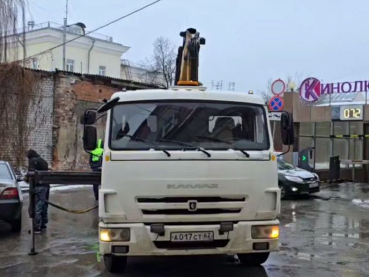 К рязанскому ТРЦ "Малина" заблокировали проезд