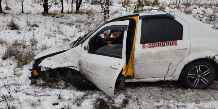 В Касимовском районе легковой автомобиль вылетел в кювет