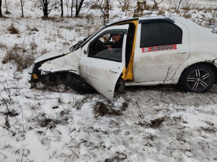 В Касимовском районе легковой автомобиль вылетел в кювет