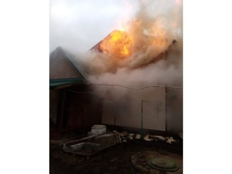 В Захаровском районе сгорел частный дом
