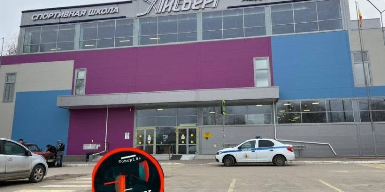 В Рязани произошла эвакуация ледовой арены "Айсберг" В Рязани произошла эвакуация ледовой арены «Айсберг»