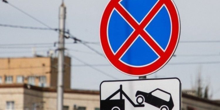 С 11 февраля на улице Большой запретят остановку грузовиков С 11 февраля на улице Большой запретят остановку грузовиков