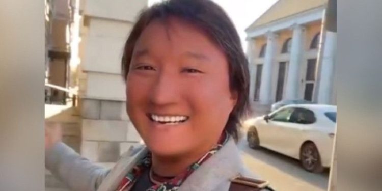 Тиктокер Айталиев высмеял поминки в рязанском ресторане Тиктокер Айталиев высмеял поминки в рязанском ресторане