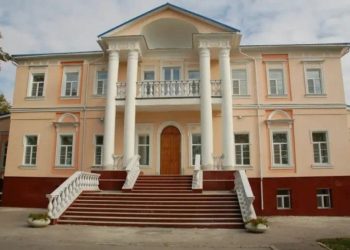 Около рязанской усадьбы фон Дервиза мужчина упал с высоты Около рязанской усадьбы фон Дервиза мужчина упал с высоты