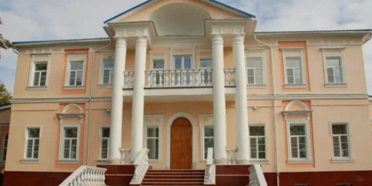 Около рязанской усадьбы фон Дервиза мужчина упал с высоты