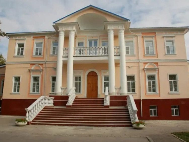 Около рязанской усадьбы фон Дервиза мужчина упал с высоты