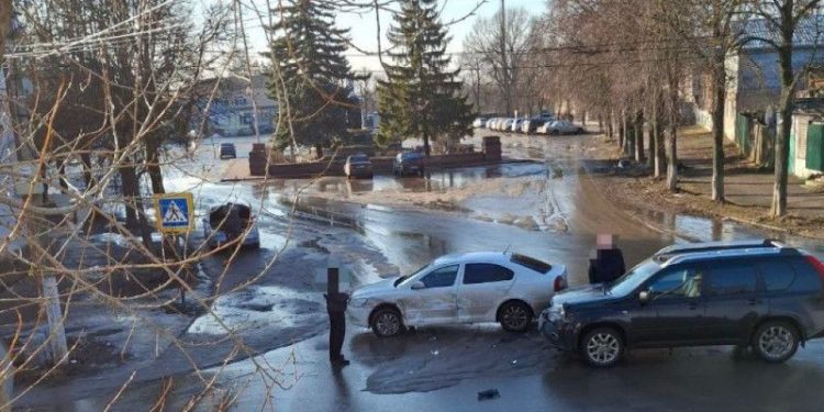 В рязанском Касимове столкнулись кроссовер и легковушка