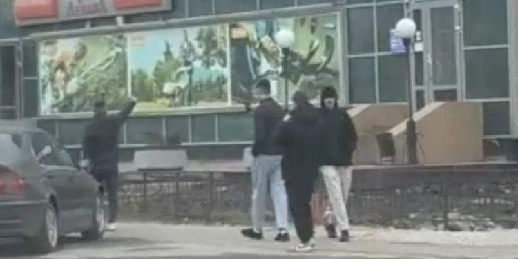 В центре Рязани молодой человек разгуливал с пистолетом в руках В центре Рязани молодой человек разгуливал с пистолетом в руках