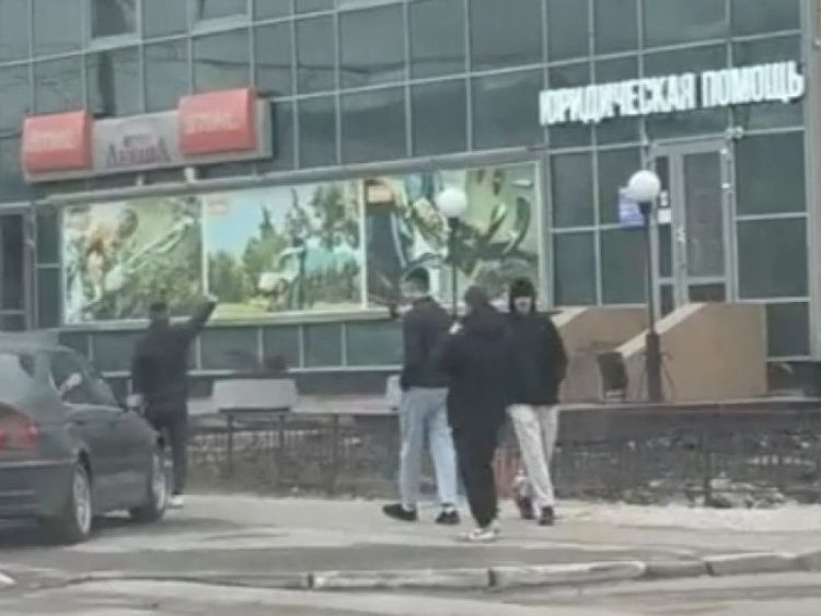 В центре Рязани молодой человек разгуливал с пистолетом в руках