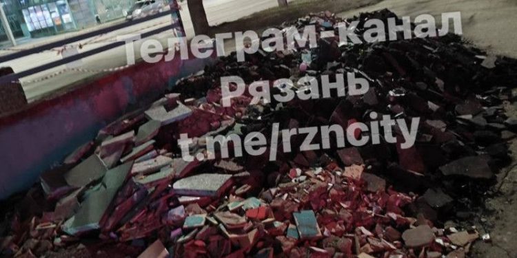 Рязанцы остались недовольны строительным мусором у ТД «Барс»