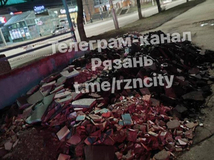 Рязанцы остались недовольны строительным мусором у ТД "Барс"