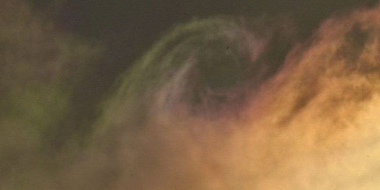 В небе над Рязанью запечатлели «радужные» облака