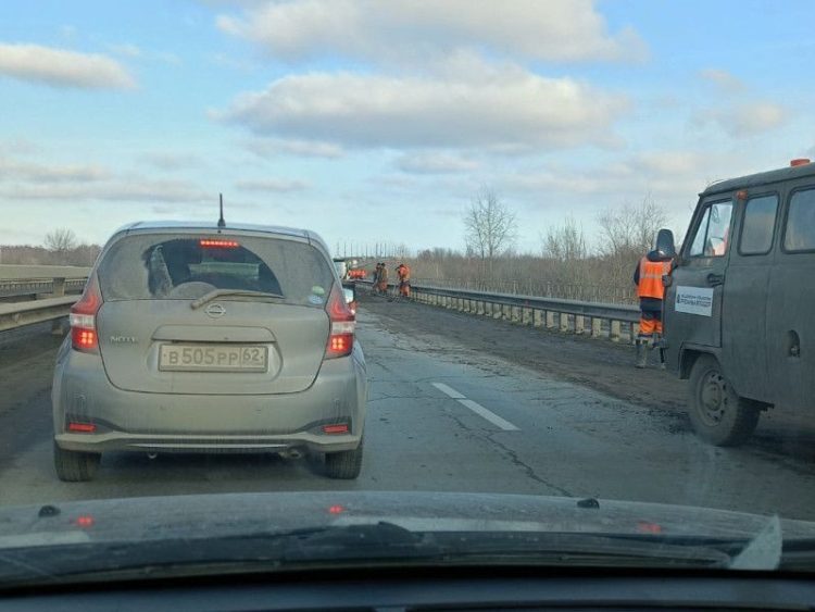 В сторону рязанской Солотчи из-за дорожных работ образовалась пробка