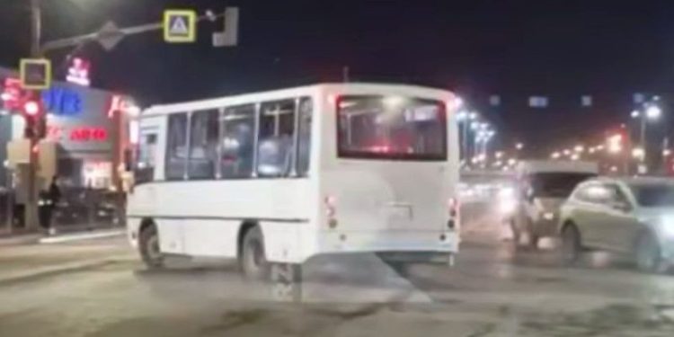 Рязанцы пожаловались на маршрутчика, нарушившего ПДД в центре города