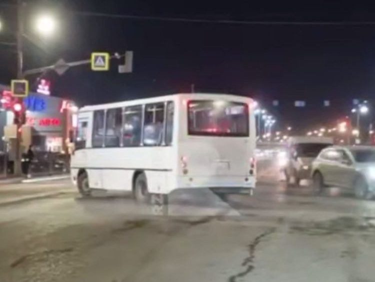 Рязанцы пожаловались на маршрутчика, нарушившего ПДД в центре города