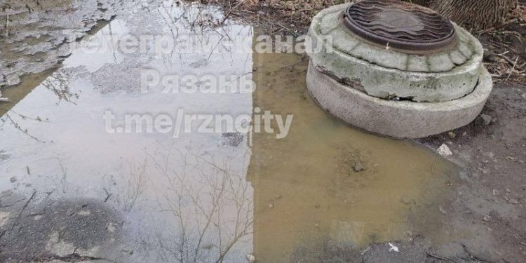 Горожане пожаловались на потоп на улице Скоморошинской