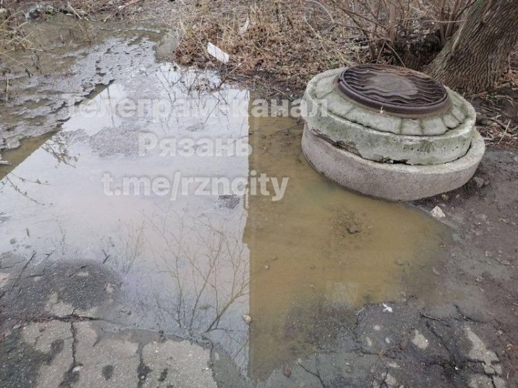 Горожане пожаловались на потоп на улице Скоморошинской