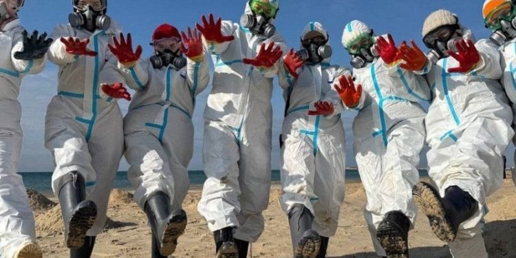 Рязанские добровольцы снова отправились очищать берег Черного моря от мазута