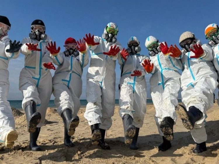 Рязанские добровольцы снова отправились очищать берег Черного моря от мазута