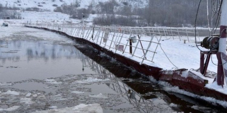 13 февраля в Спасском районе перекрыли движение по наплавному мосту через реку Оку 13 февраля в Спасском районе перекрыли движение по наплавному мосту через реку Оку