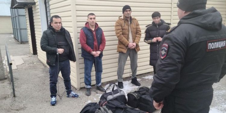 Рязанские полицейские выдворили из России 7 мигрантов-нарушителей