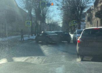 На улице Гоголя столкнулись две легковушки