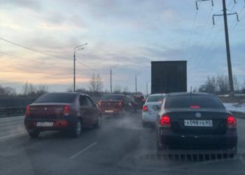 Рязанские водители пожаловались на пробку около платного путепровода на Восточной окружной