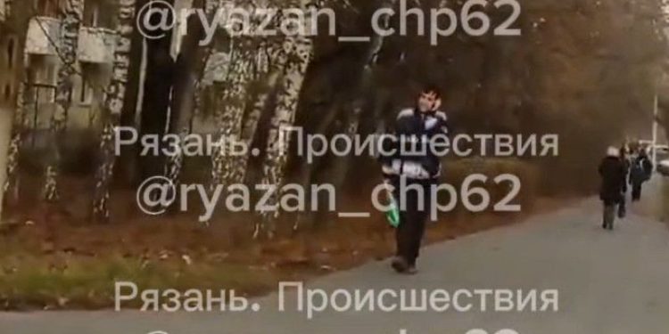 Рязанцы обратили внимание на мужчину, который обращается к детям с подозрительной просьбой
