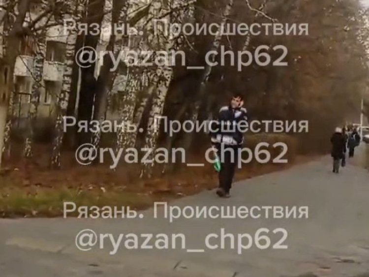 Рязанцы обратили внимание на мужчину, который обращается к детям с подозрительной просьбой