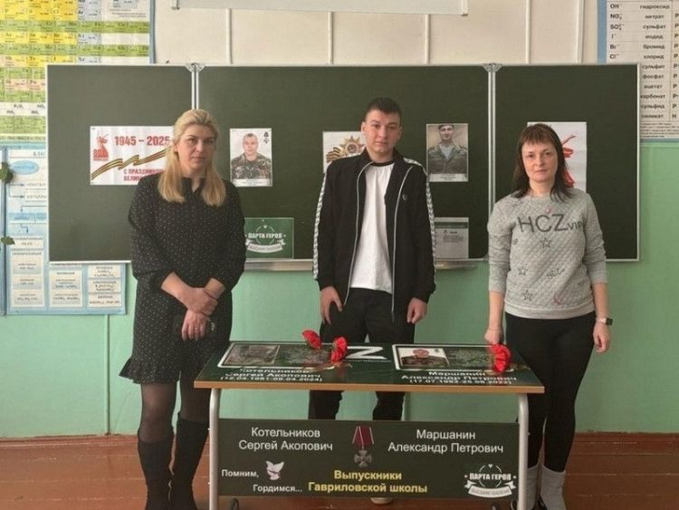 В рязанском Сасове в Гавриловской школе открыли "Парту Героев" в память о двух выпускниках
