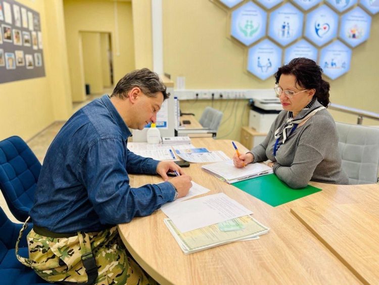 Рязанский филиал фонда «Защитники Отечества» восстановил ветерана СВО на работе