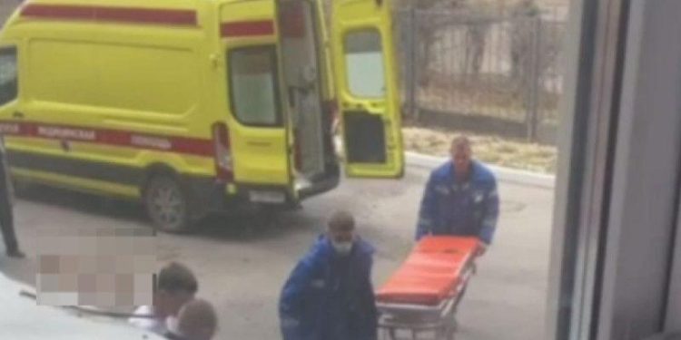 В рязанской школе №1 ученик выпал из окна третьего этажа