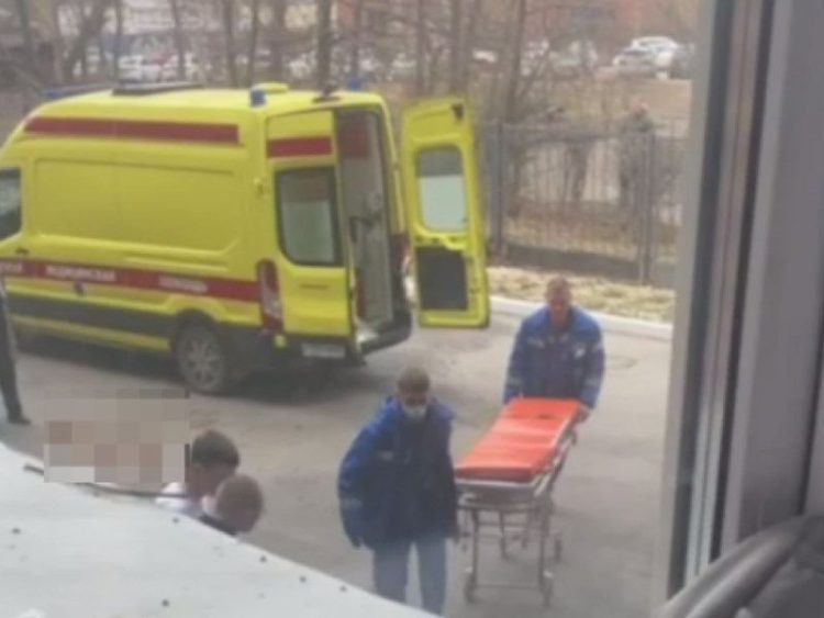 В рязанской школе №1 ученик выпал из окна третьего этажа