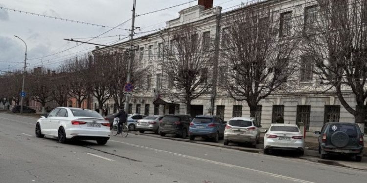 На Первомайском проспекте столкнулись две легковушки