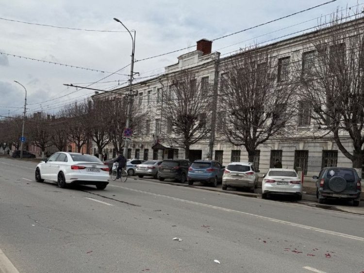 На Первомайском проспекте столкнулись две легковушки