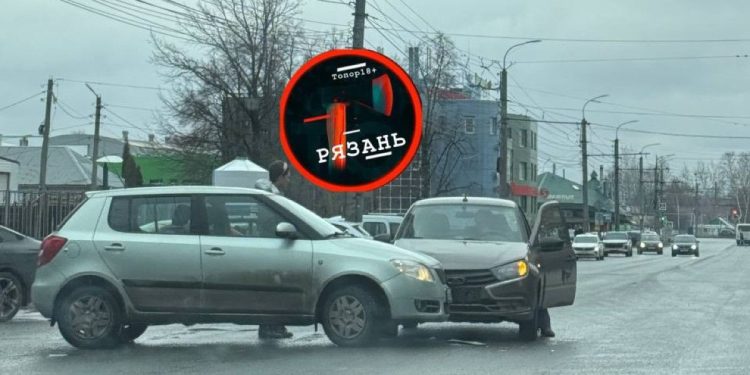 На улице Мервинской столкнулись две легковушки На улице Мервинской столкнулись две легковушки