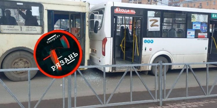 В центре Рязани столкнулись троллейбус и маршрутка