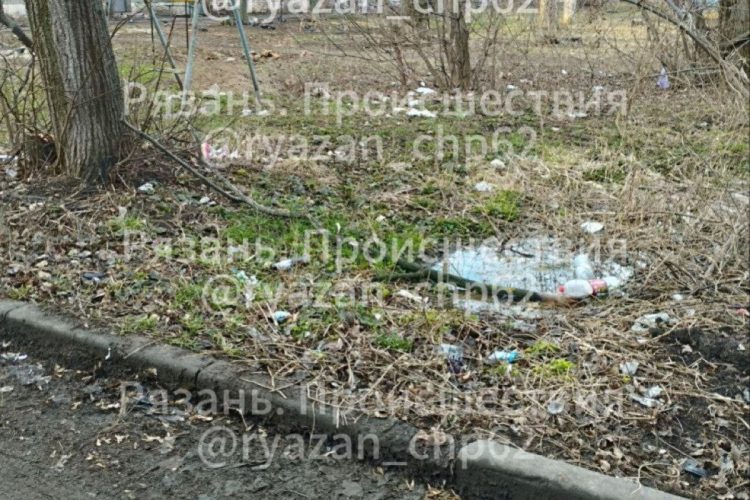 Горожане сообщили о переполненных колодцах на улице Дачной