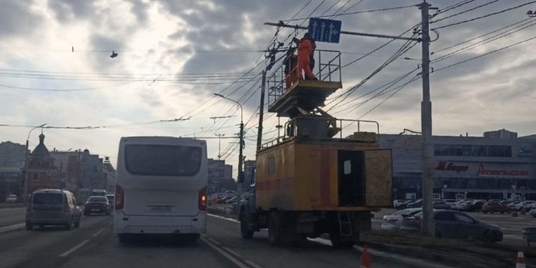 28 марта на Московском шоссе встали троллейбусы
