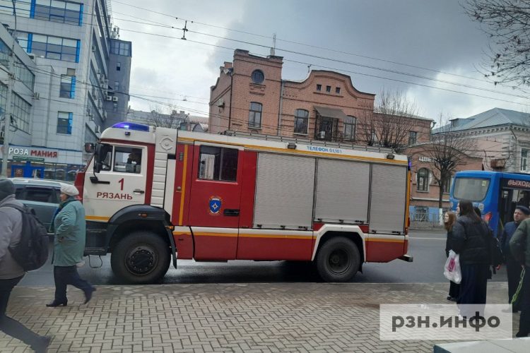 Поблизости филфака в Рязани засняли машины экстренных служб