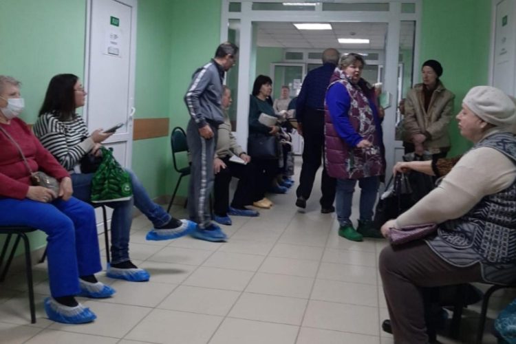 Горожане пожаловались на очереди при получении лекарств в рязанской поликлинике №11