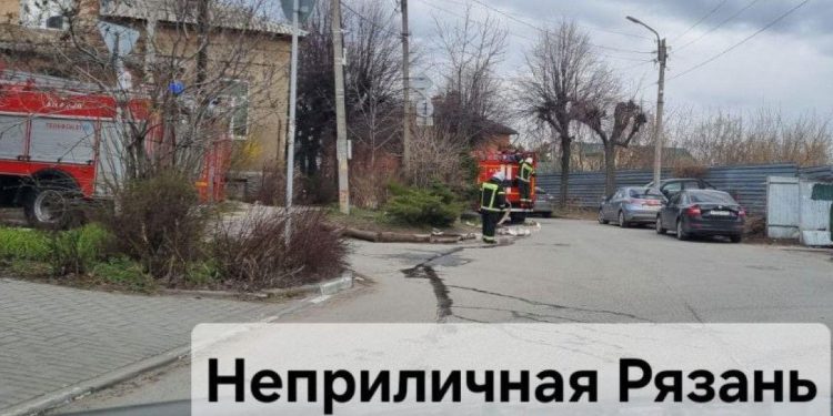 Около рязанского цирка засняли машины экстренных служб