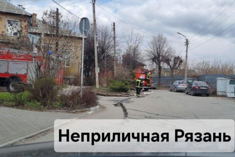 Около рязанского цирка засняли машины экстренных служб