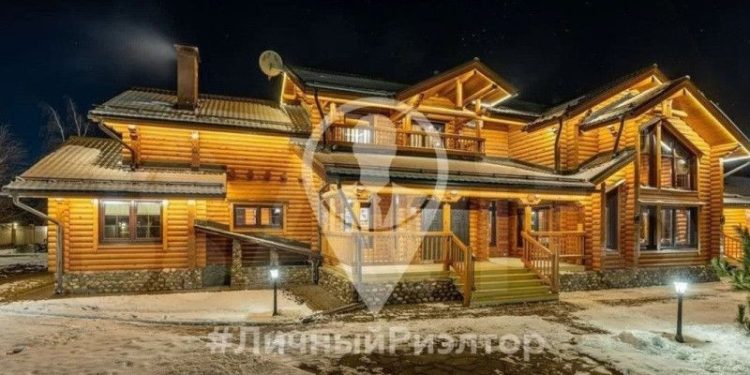 В рязанском Константинове продают усадьбу с вертолетной площадкой за 500 миллионов рублей