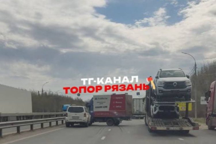 Около рязанского Турлатова столкнулись легковушка и ГАЗель