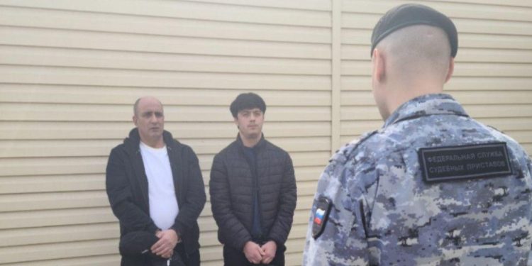 Рязанские полицейские выдворили из России очередную группу мигрантов-нарушителей Рязанские полицейские выдворили из России очередную группу мигрантов-нарушителей