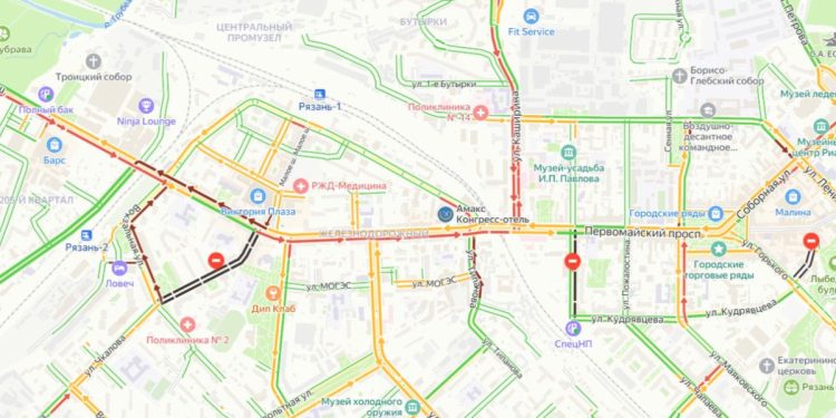 Центр Рязани «встал» в пробку из-за дорожных работ